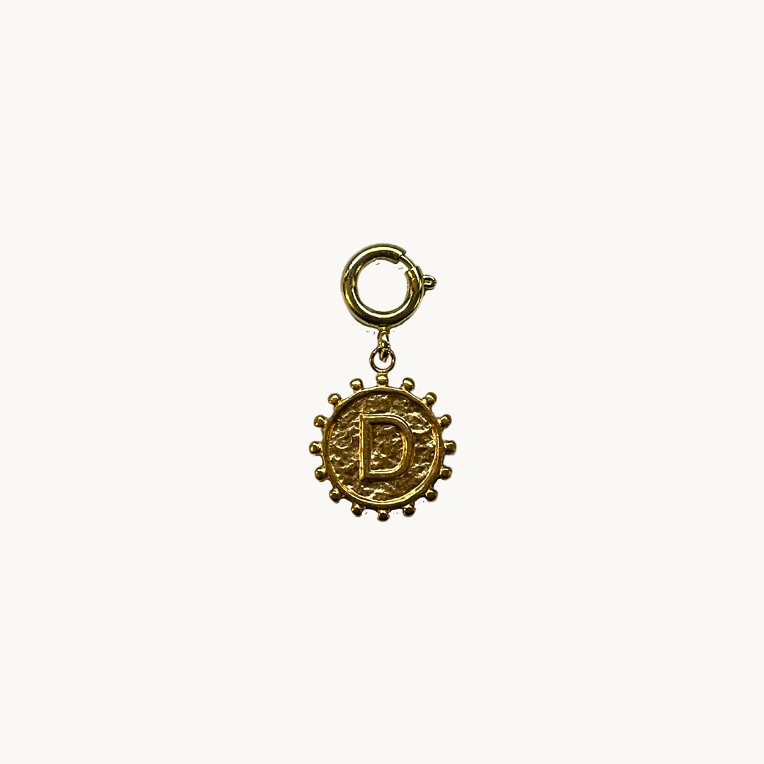 Charm soleil lettre dorée – Pendentif initiale élégant pour téléphone ou bijou