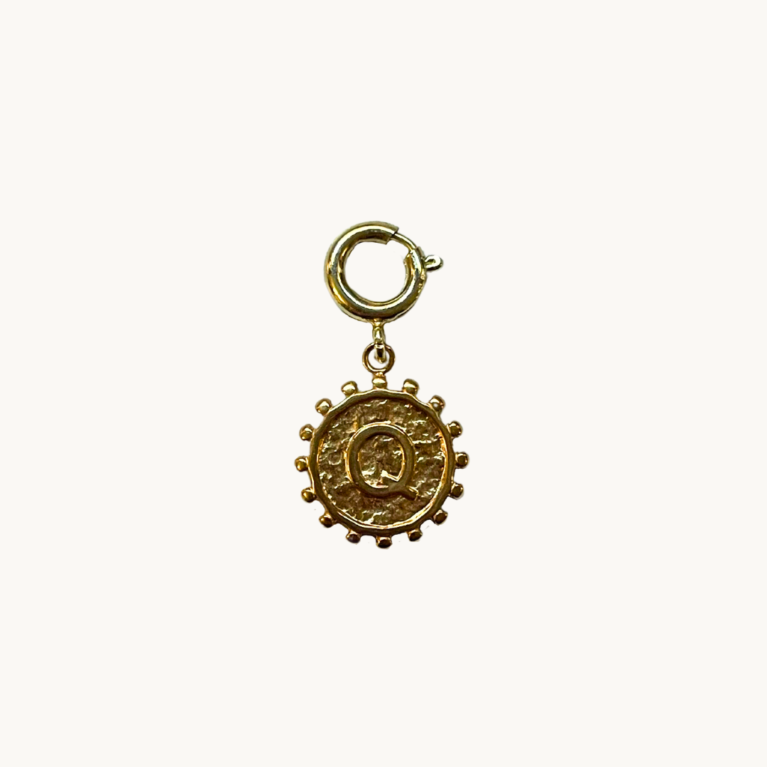 Charm soleil lettre dorée – Pendentif initiale élégant pour téléphone ou bijou