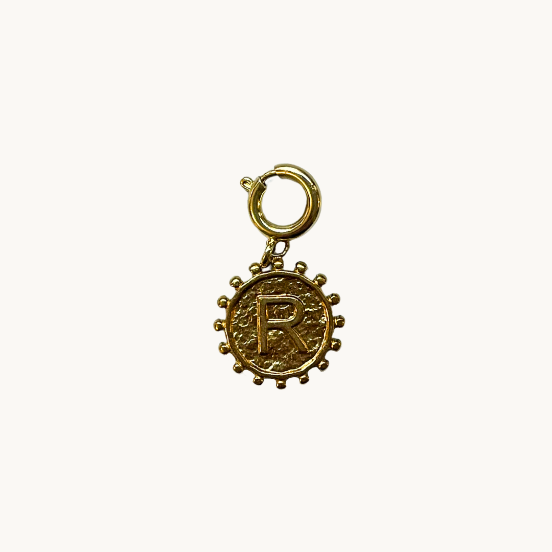 Charm soleil lettre dorée – Pendentif initiale élégant pour téléphone ou bijou