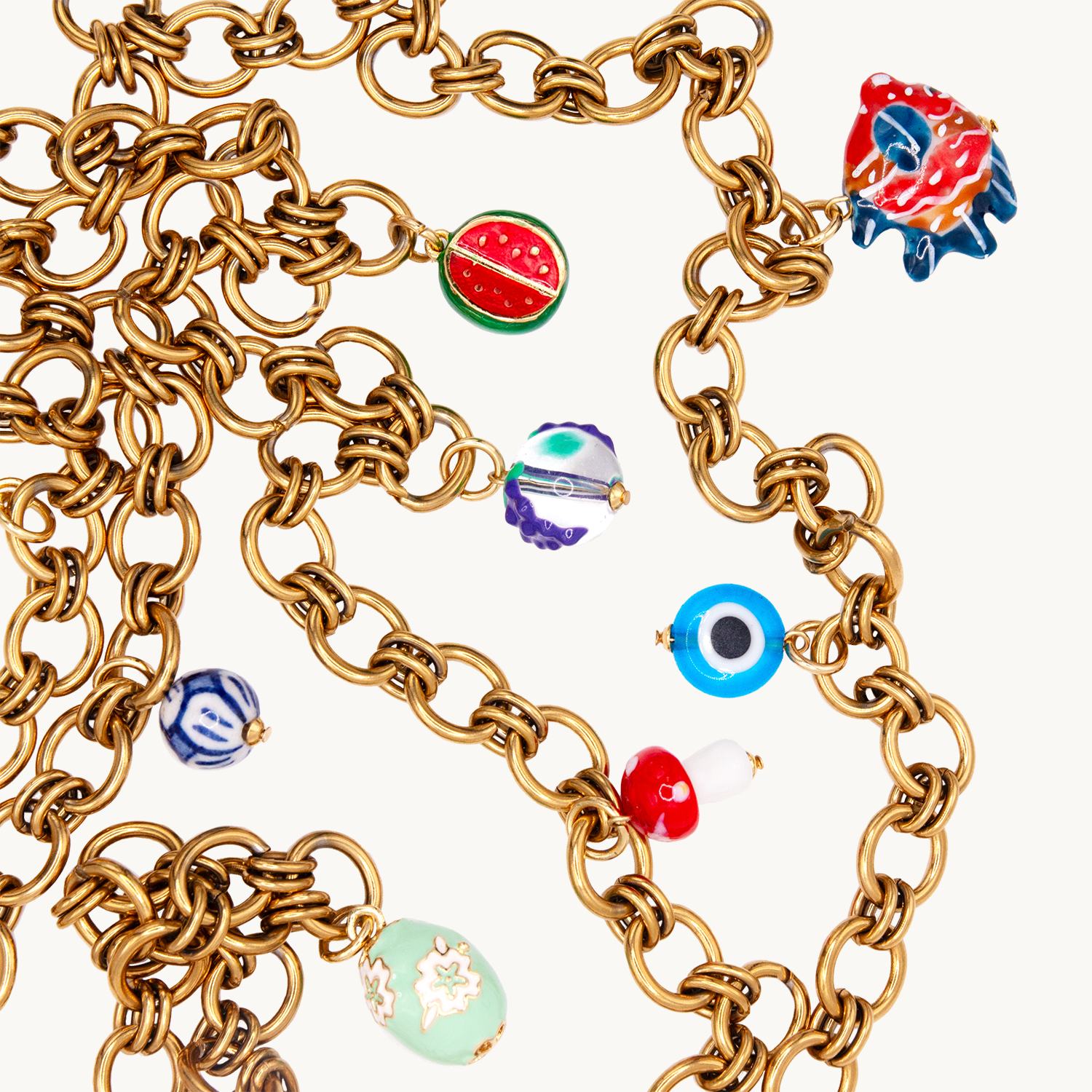 Chaîne doré avec charms pour téléphone