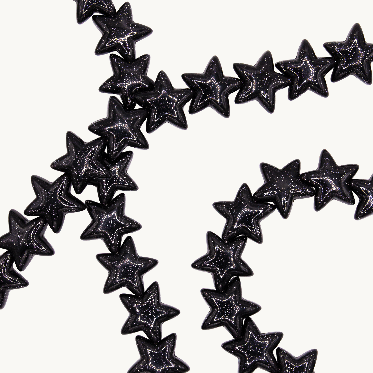 Chaîne avec des étoiles en résine et anneaux dorés