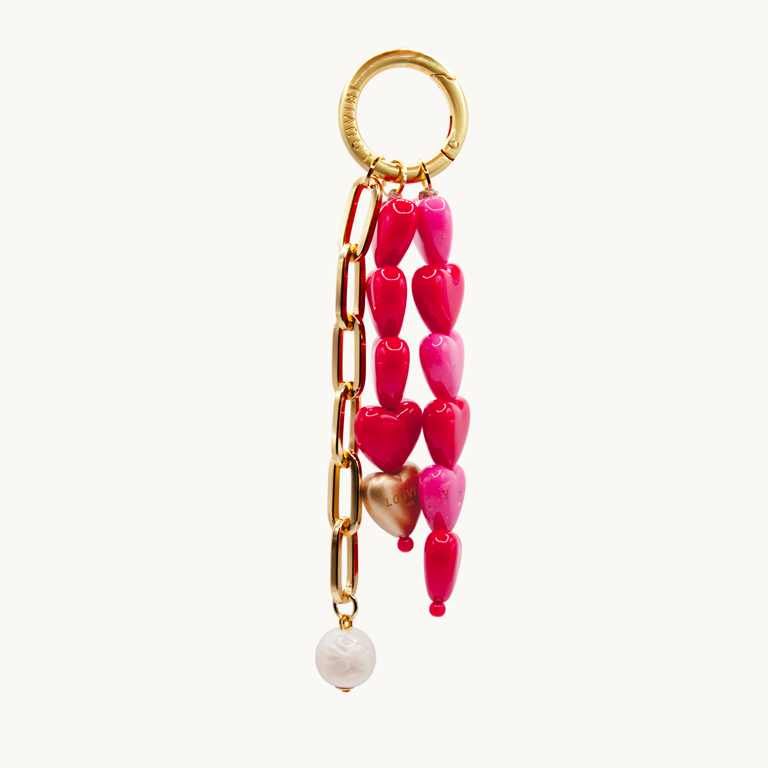 Grigri pour sac ou coque de téléphone, finitions dorées et petits cœurs rose et rouge