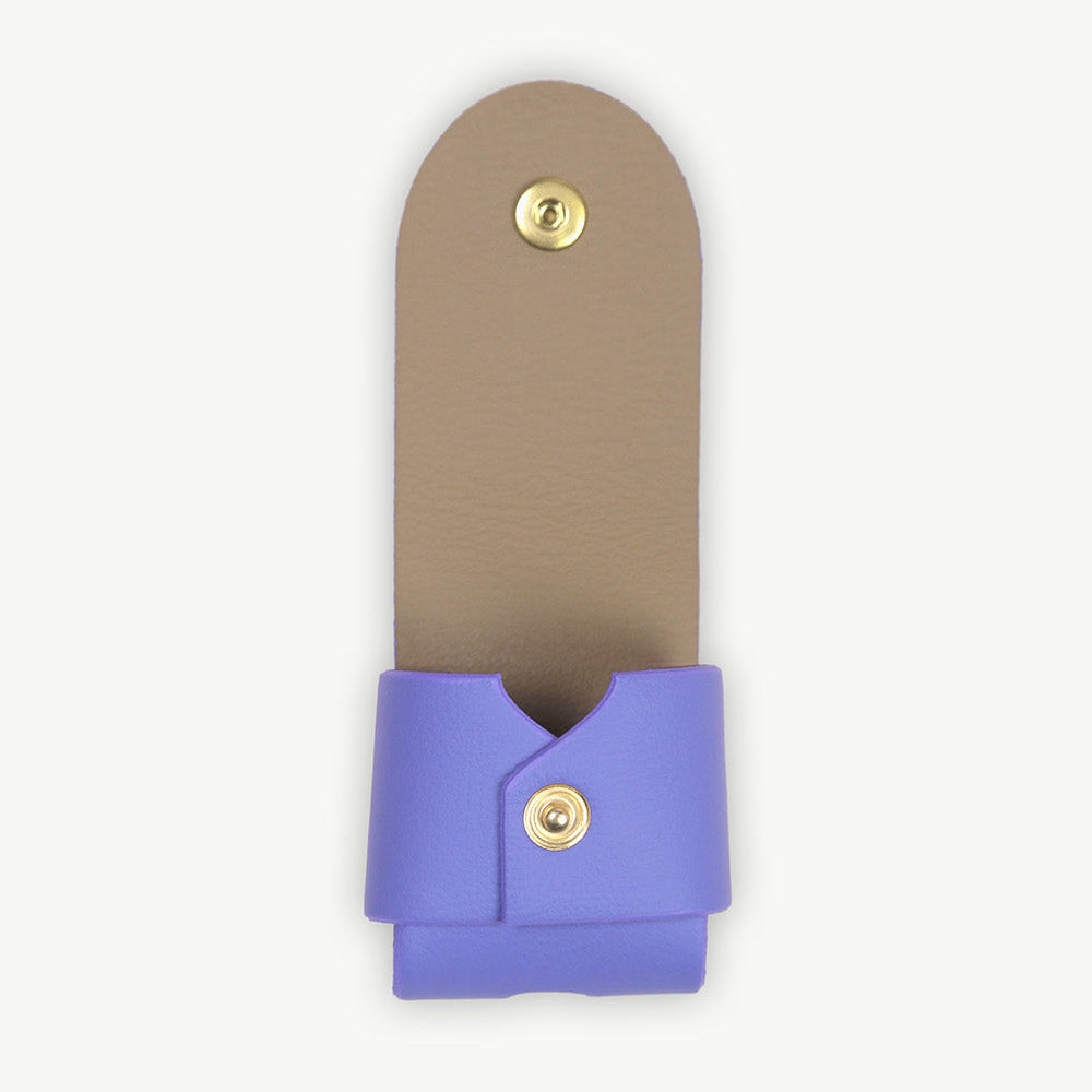 Étui AirPods violet design moderne et protection résistante