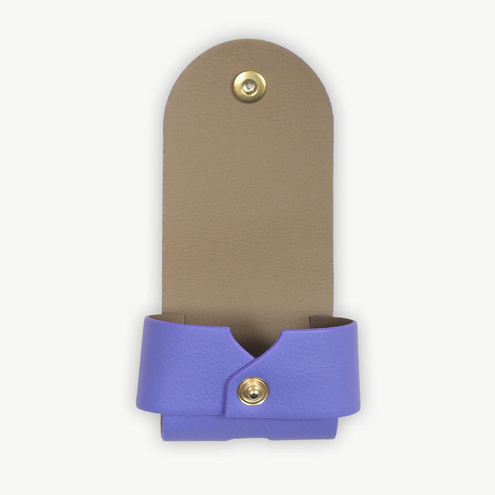 Étui AirPods violet design moderne et protection résistante