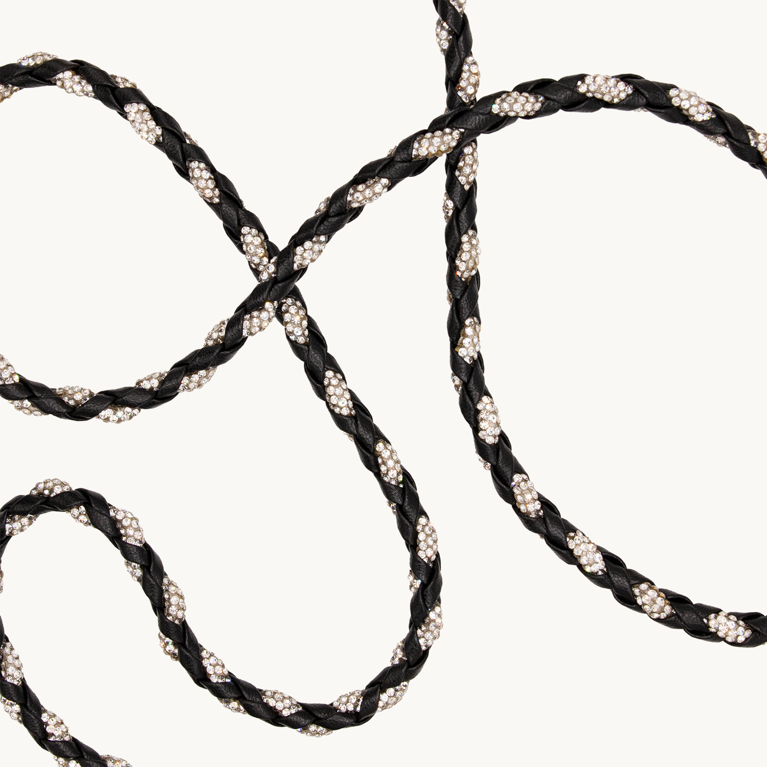 Bandoulière en cuir noir avec des paillettes