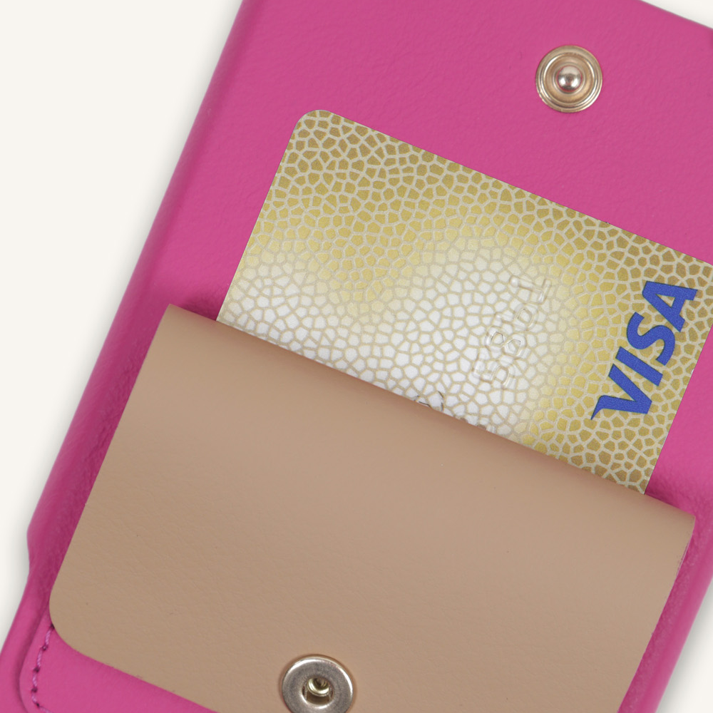 COQUE IPHONE CUIR PORTE CARTE AVEC ANNEAUX LOU FUCHSIA doublure camel detail