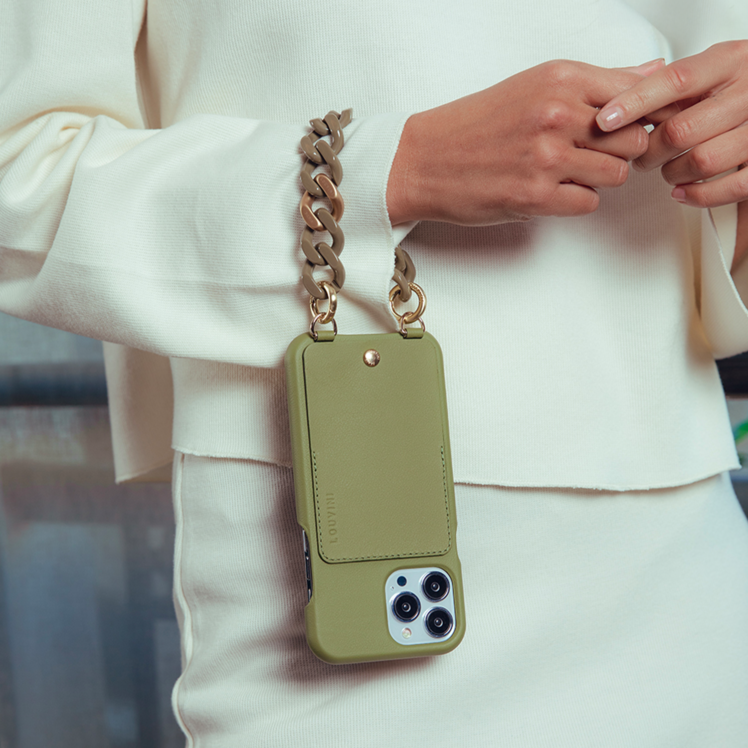 Coque iPhone cuir porte carte avec anneaux LOU - Kaki