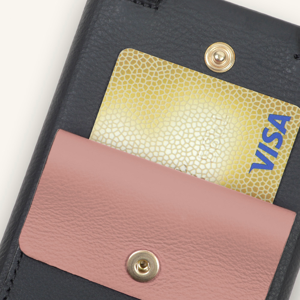 coque en cuir noir pour iPhone
