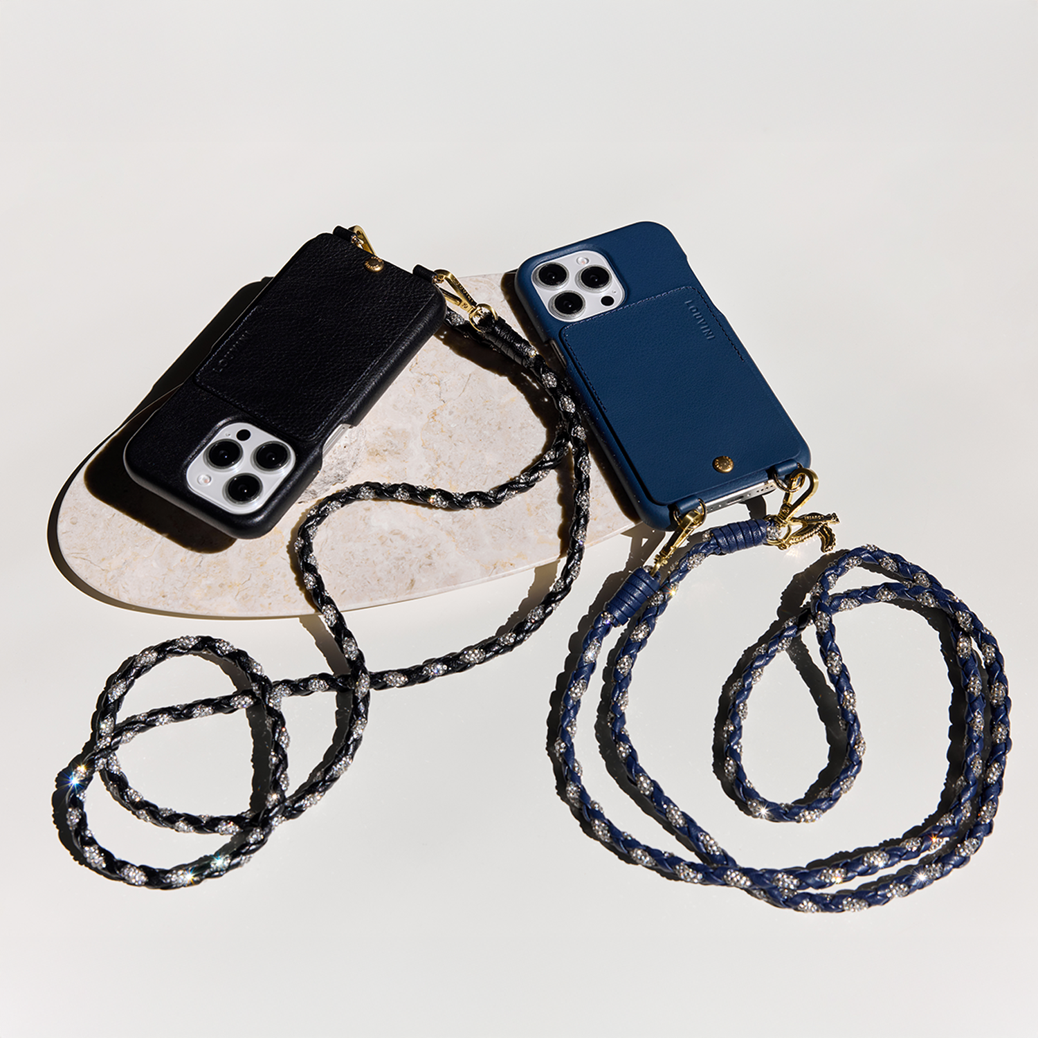 Coque iPhone cuir porte carte avec anneaux LOU - Marine