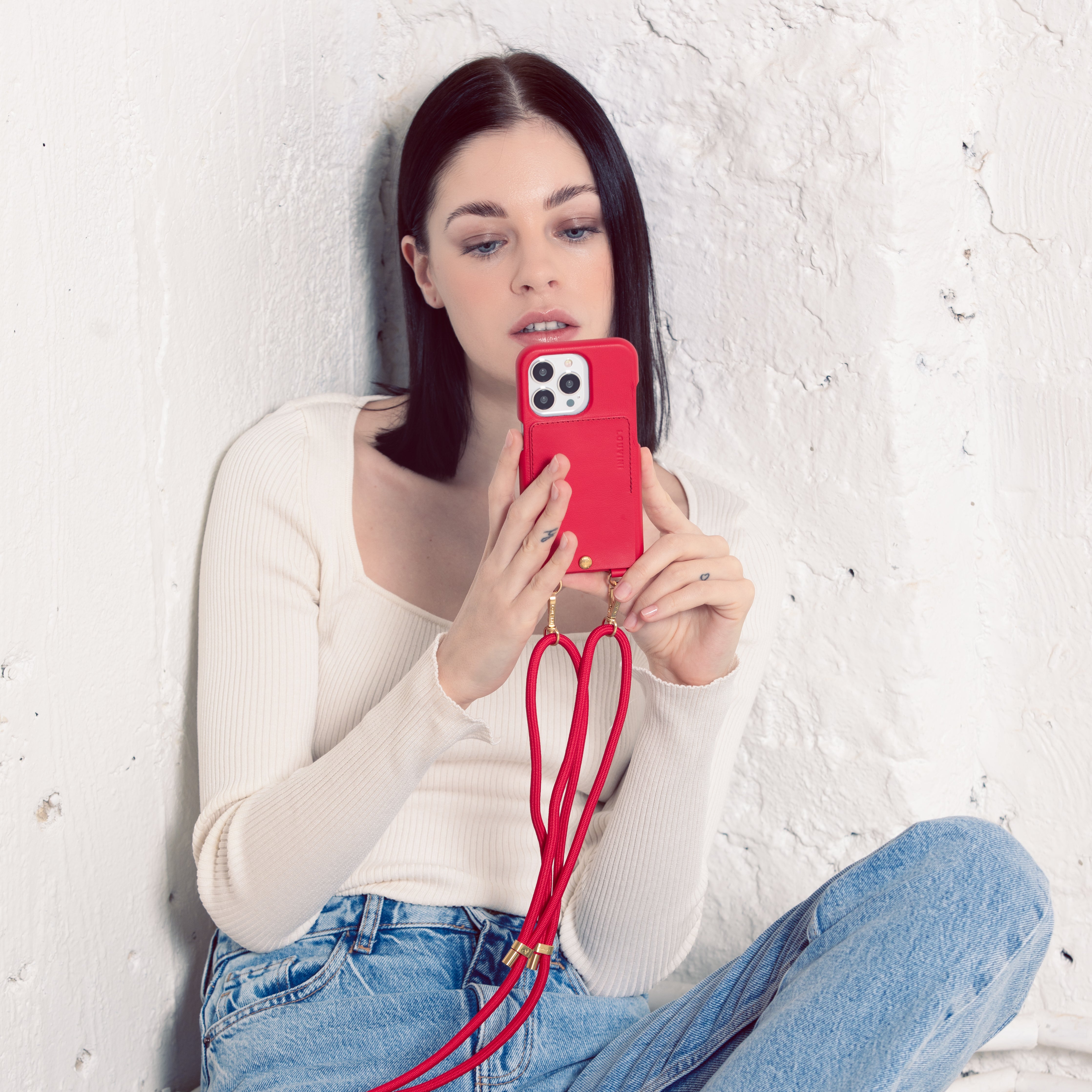 ensemble coque de téléphone avec étui en cuir rouge et cordon rouge