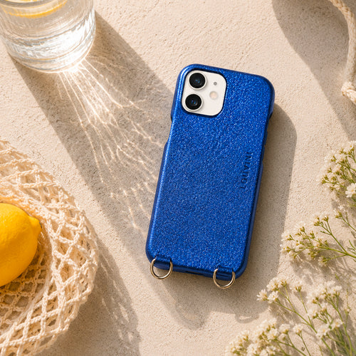 coque iphone 12 13 mini en cuir bleu métallisé avec anneaux dorés