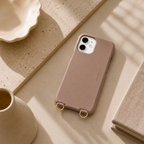 coque iphone 12 mini 13 mini en cuir beige camel avec anneaux
