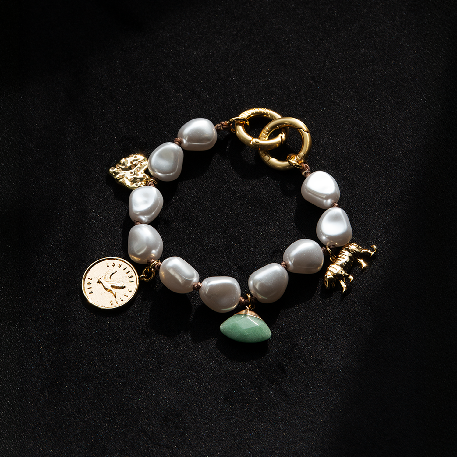 Bracelet pour téléphone en perle avec des charms