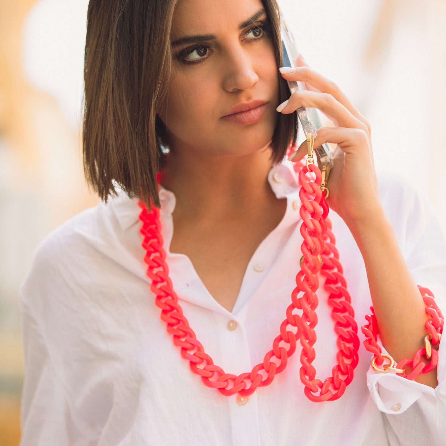 chaine bandoulière telephone rose fluo