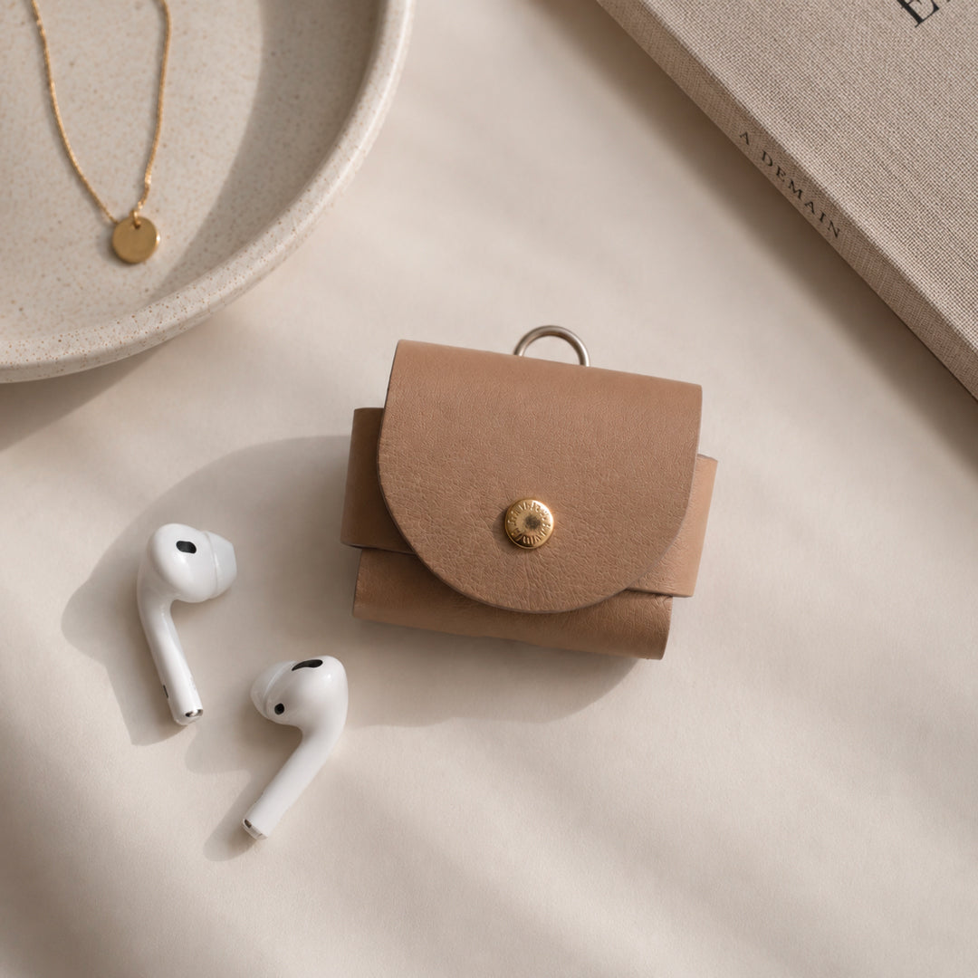 étui airpods en cuir beige camel