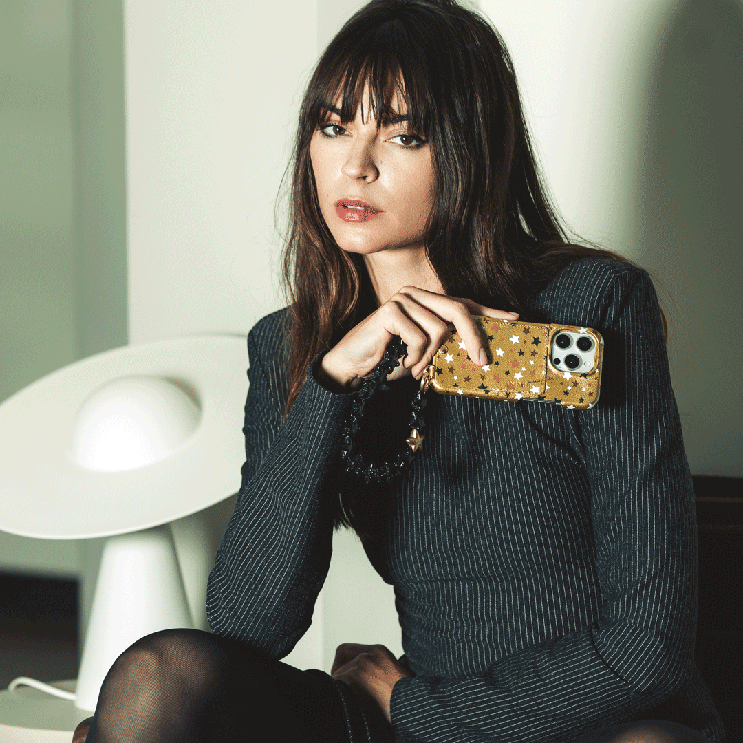 coque iphone lou etoiles dore et bracelet de telephone etoiles noir
