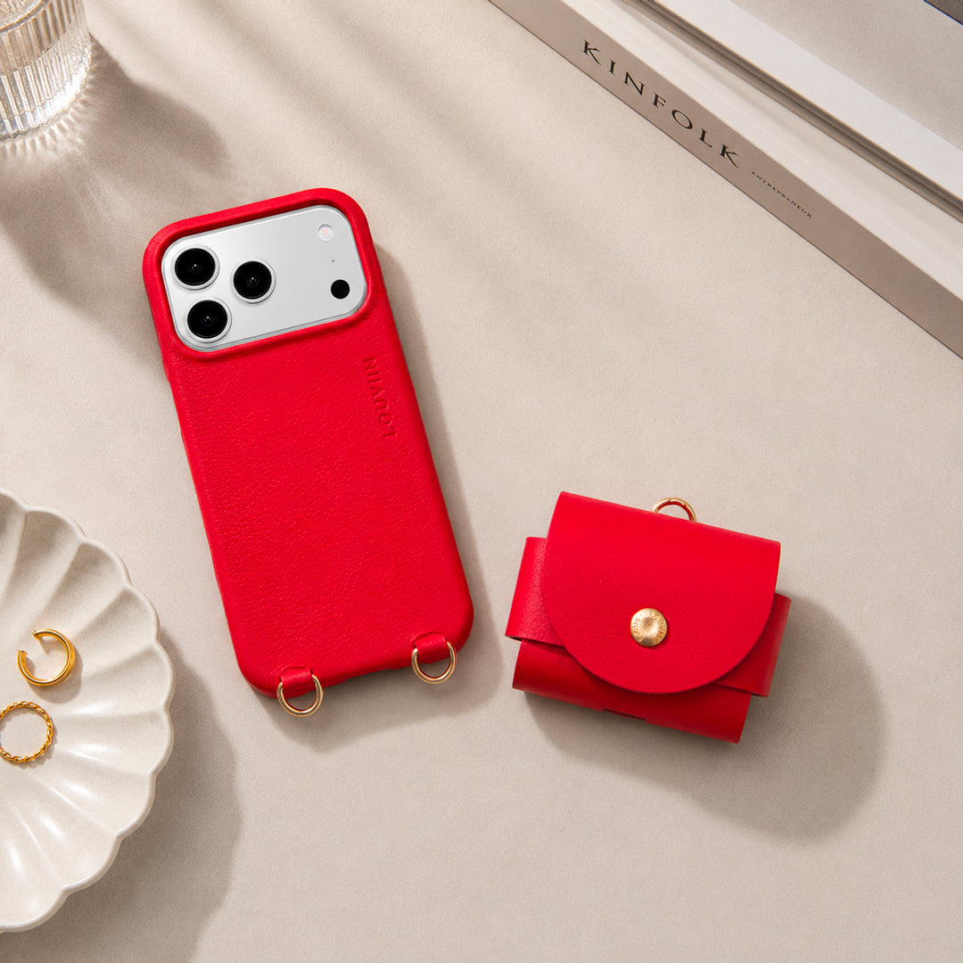 coque iphone rouge en cuir avec anneaux et magsafe intégré, étui airpods