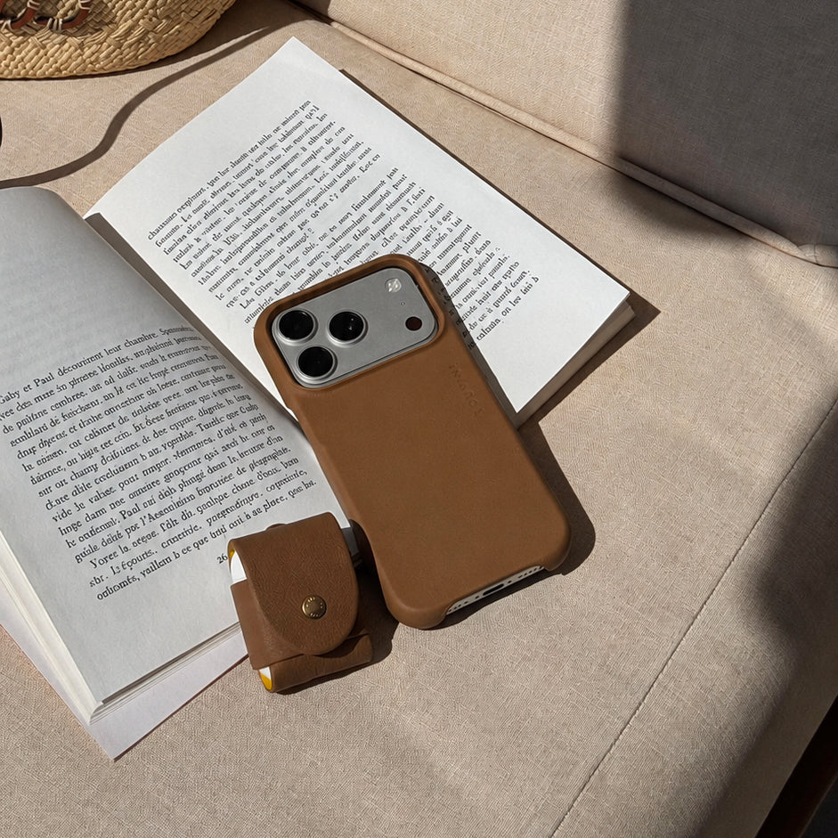 coque iphone en cuir beige camel avec magsafe et étui airpods