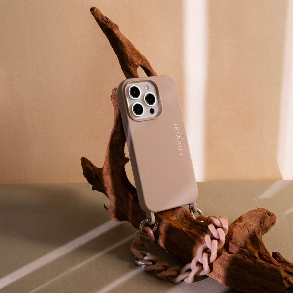 coque iphone taupe et bracelet à maillons chaine