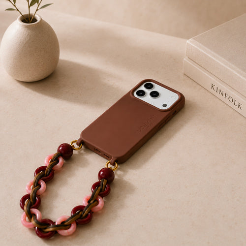coque iphone magsafe marron et bracelet de téléphone rose bordeaux marron à anneaux