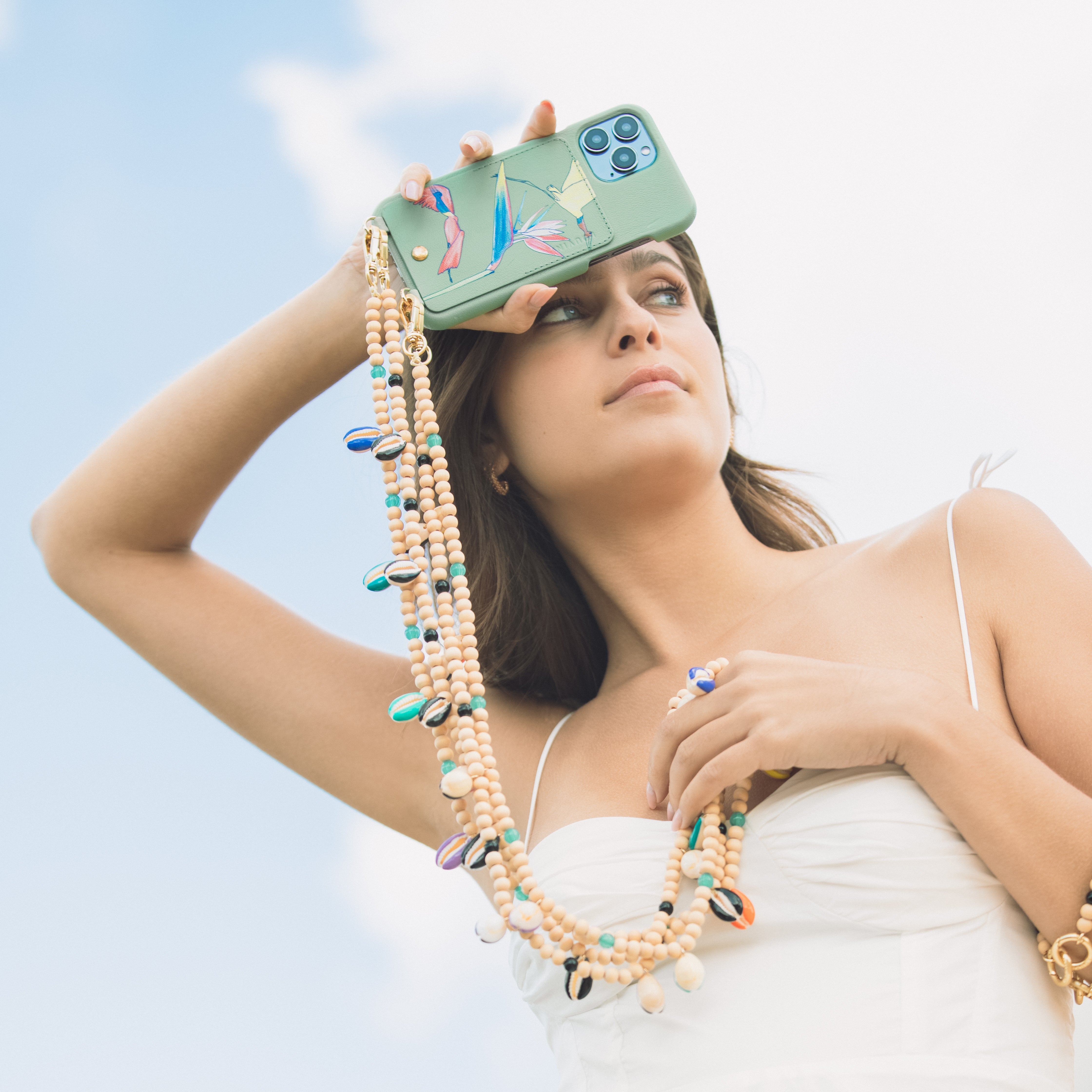 Chaîne coquillages pour telephone multicolore avec perles de bois