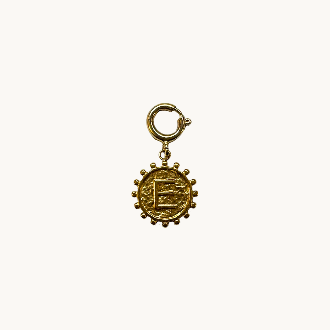Charm soleil lettre dorée – Pendentif initiale élégant pour téléphone ou bijou 