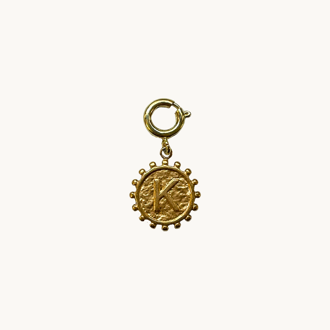 Charm soleil lettre dorée – Pendentif initiale élégant pour téléphone ou bijou 
