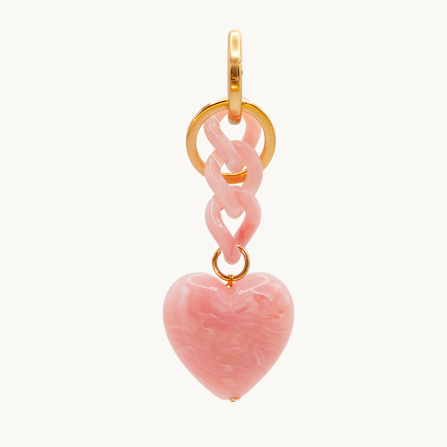 Porte-clés avec mousqueton doré, chaîne en résine rose et pendentif cœur effet marbre