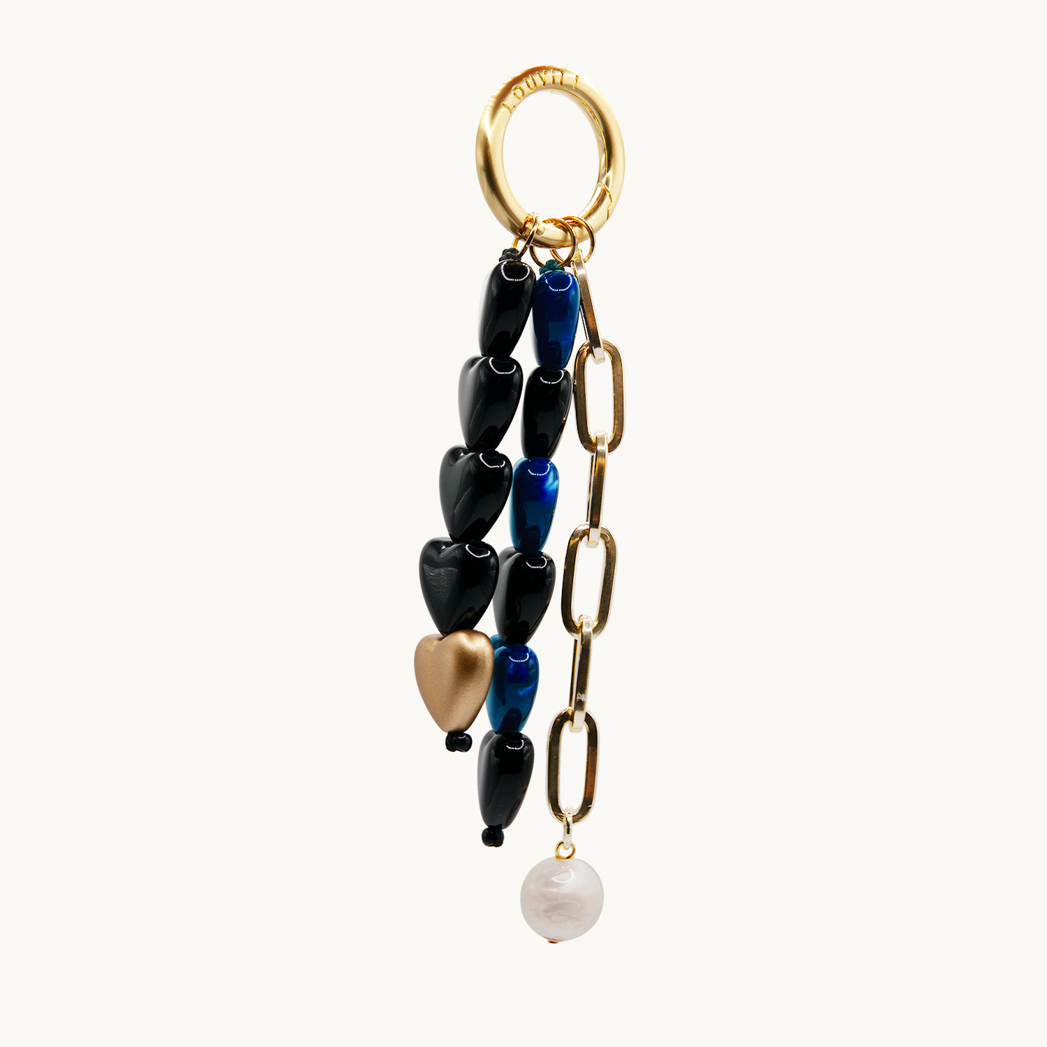 Grigri pour sac ou coque de téléphone, finitions dorées et petits cœurs noir et marine