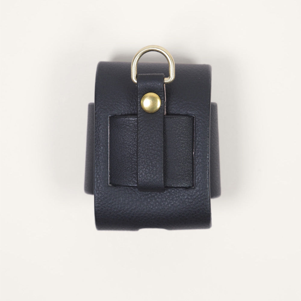 Étui AirPods noir design moderne et protection résistante