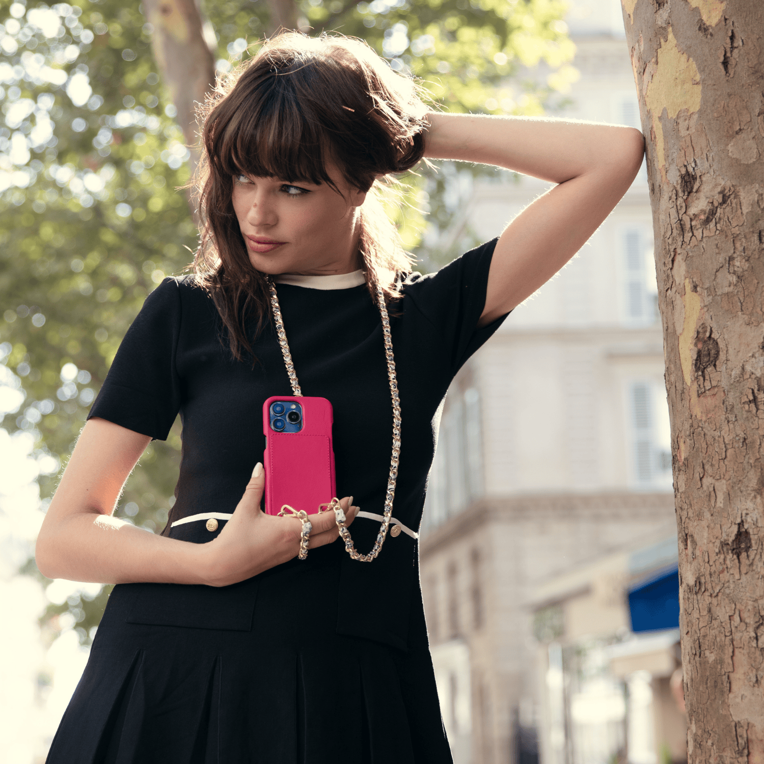 COQUE IPHONE CUIR PORTE CARTE AVEC ANNEAUX LOU - FUCHSIA