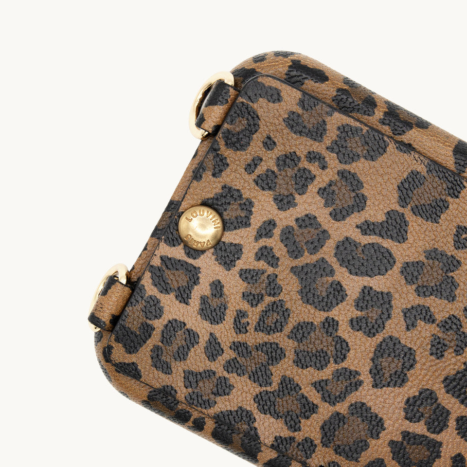 COQUE IPHONE CUIR PORTE CARTE AVEC ANNEAUX LOU  LEOPARD detail 