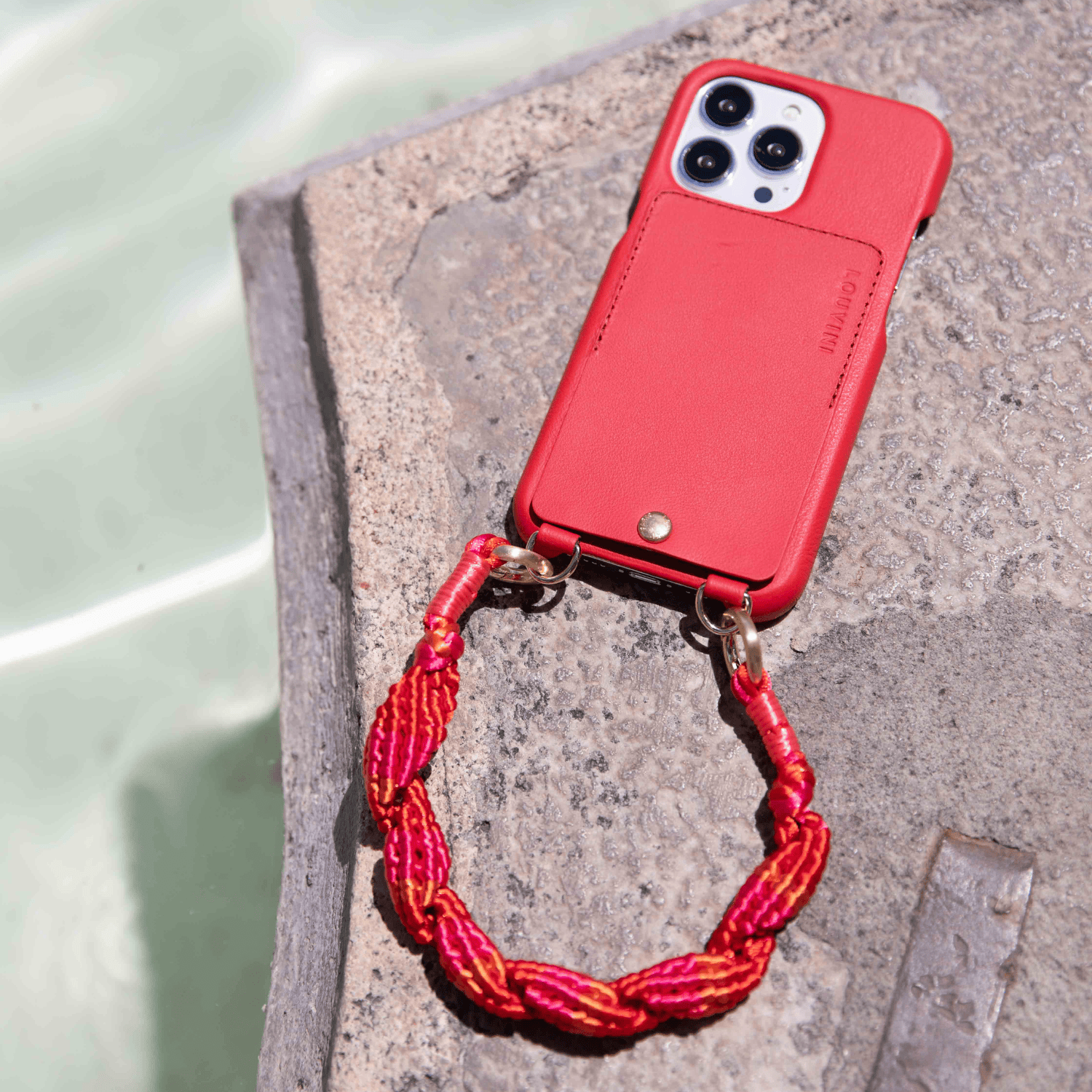 COQUE IPHONE CUIR PORTE CARTE AVEC ANNEAUX LOU - ROUGE