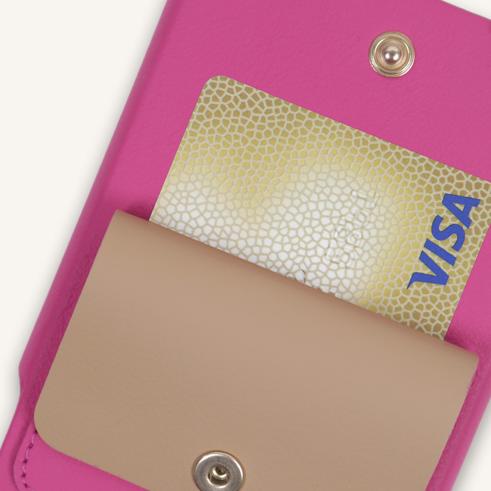 COQUE IPHONE CUIR PORTE CARTE AVEC ANNEAUX LOU FUCHSIA doublure camel detail 