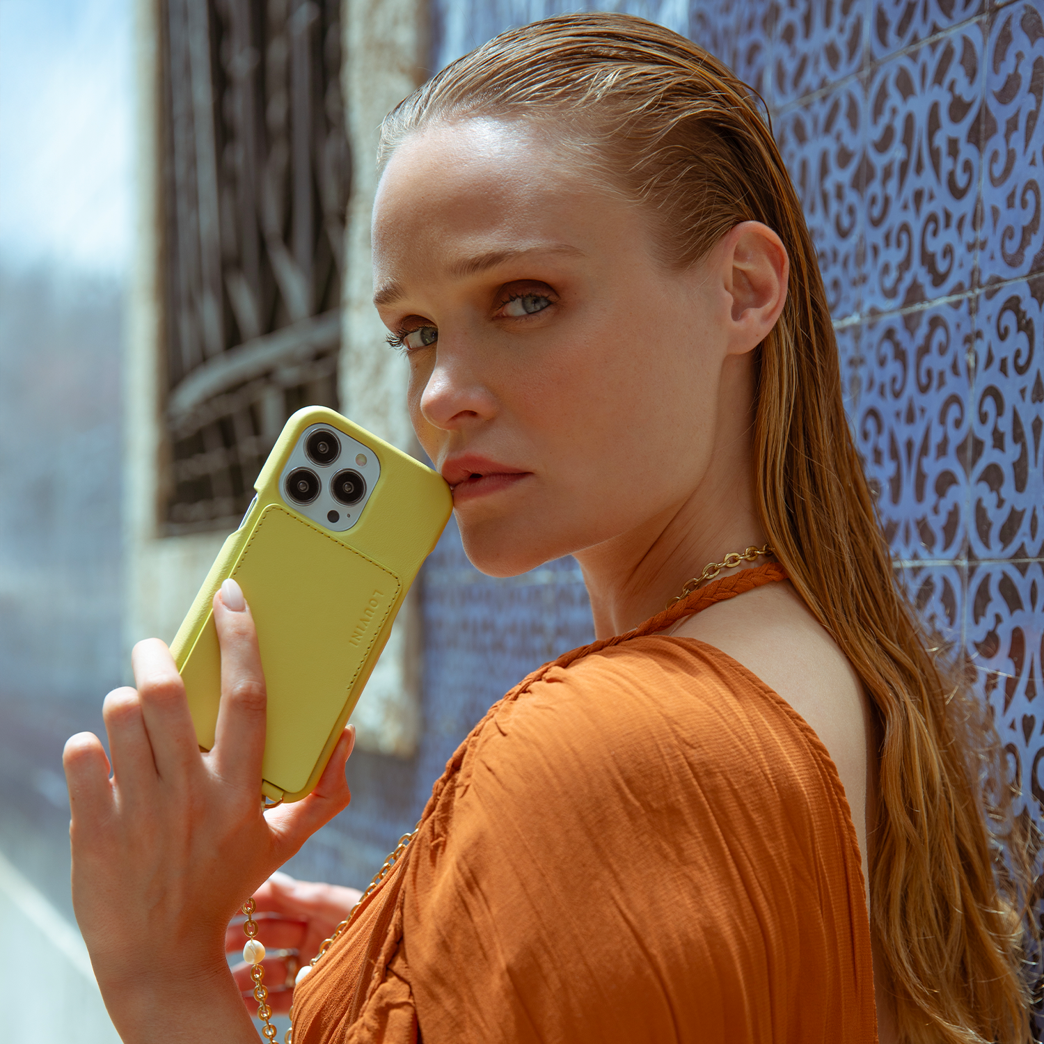 Coque iPhone cuir porte carte avec anneaux LOU - Jaune