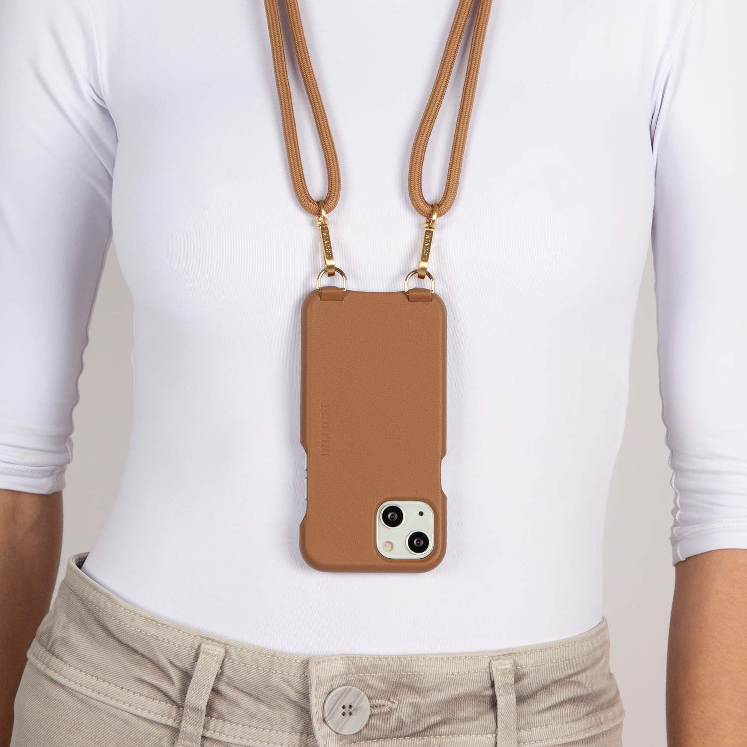 Coque pour iphone en cuir camel avec anneaux et cordon assorti