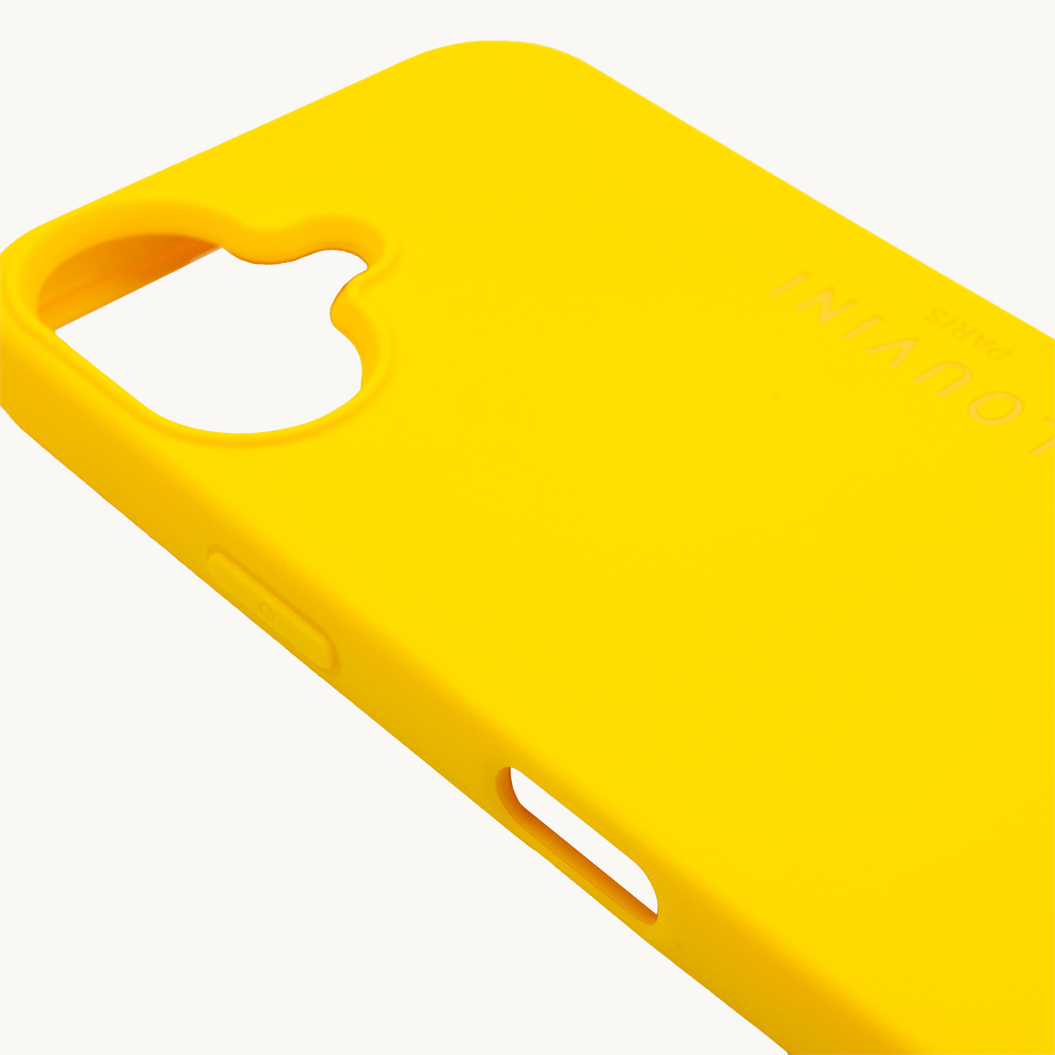 coque iPhone 16 detail silicone jaune avec anneaux