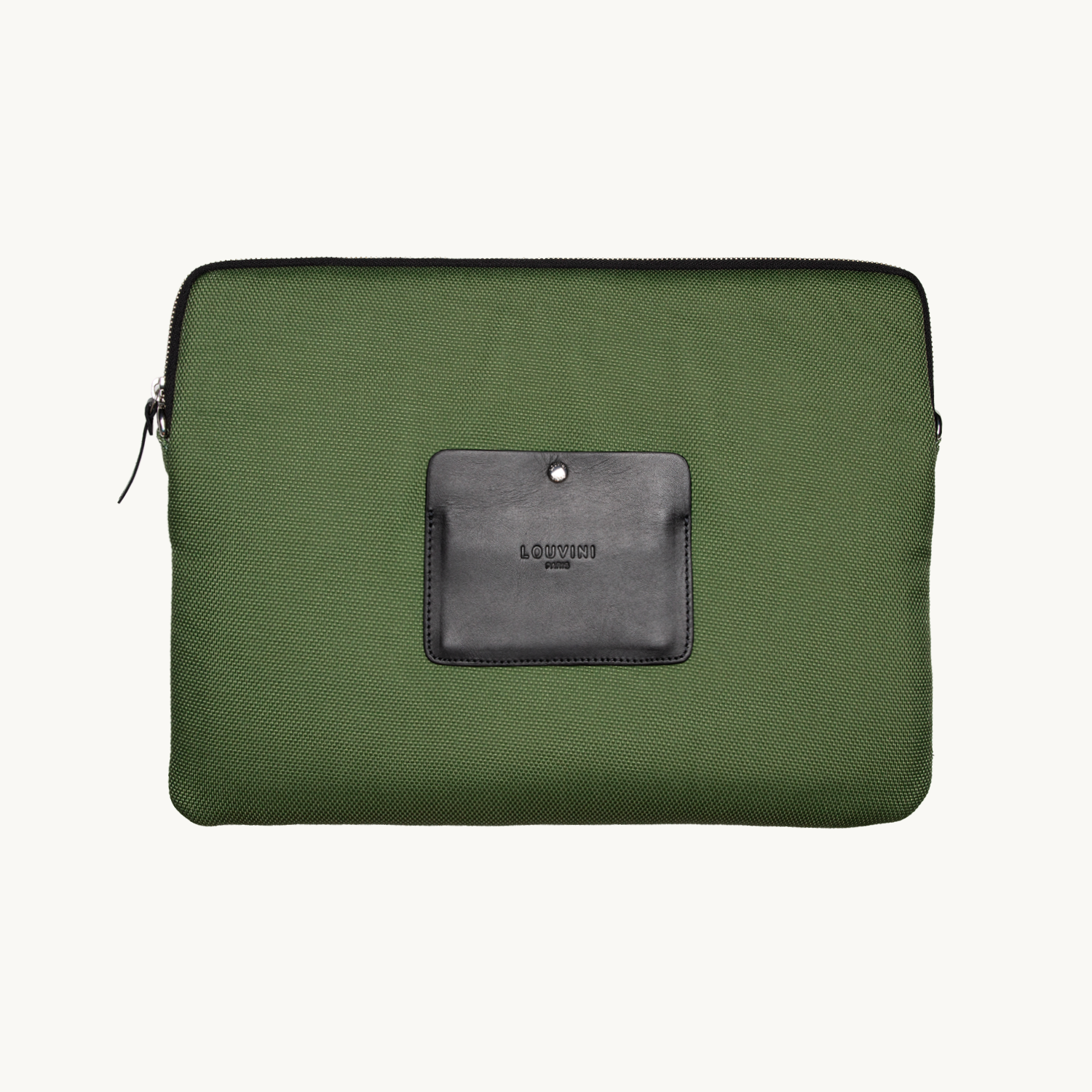 Pochette en tissu kaki avec détail en cuir noir, accessoire élégant et pratique