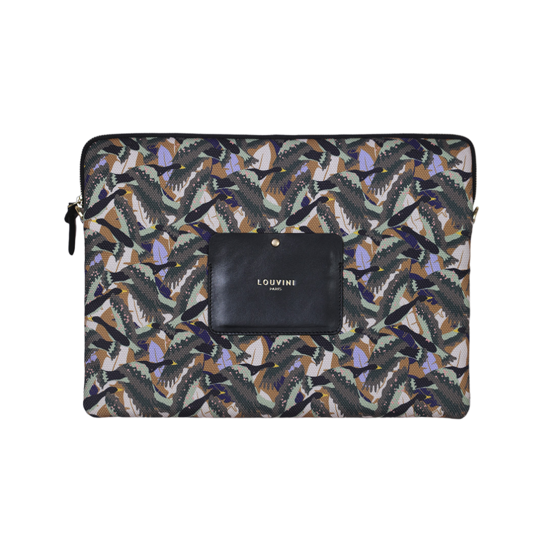 Pochette en tissu imprimé oiseaux kaki avec détail en cuir noir, accessoire élégant et pratique