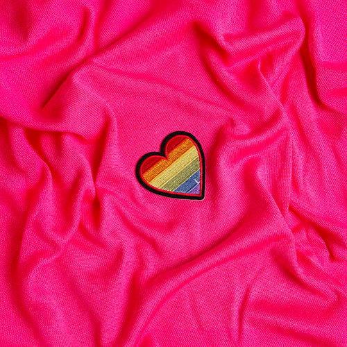 STICKER BRODÉ - COEUR PRIDE