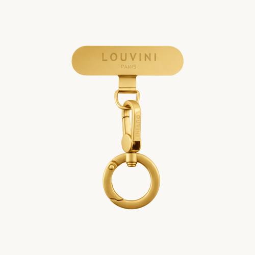 Adaptateur universel pour cordon et chaîne de téléphone installé sur coque smartphone