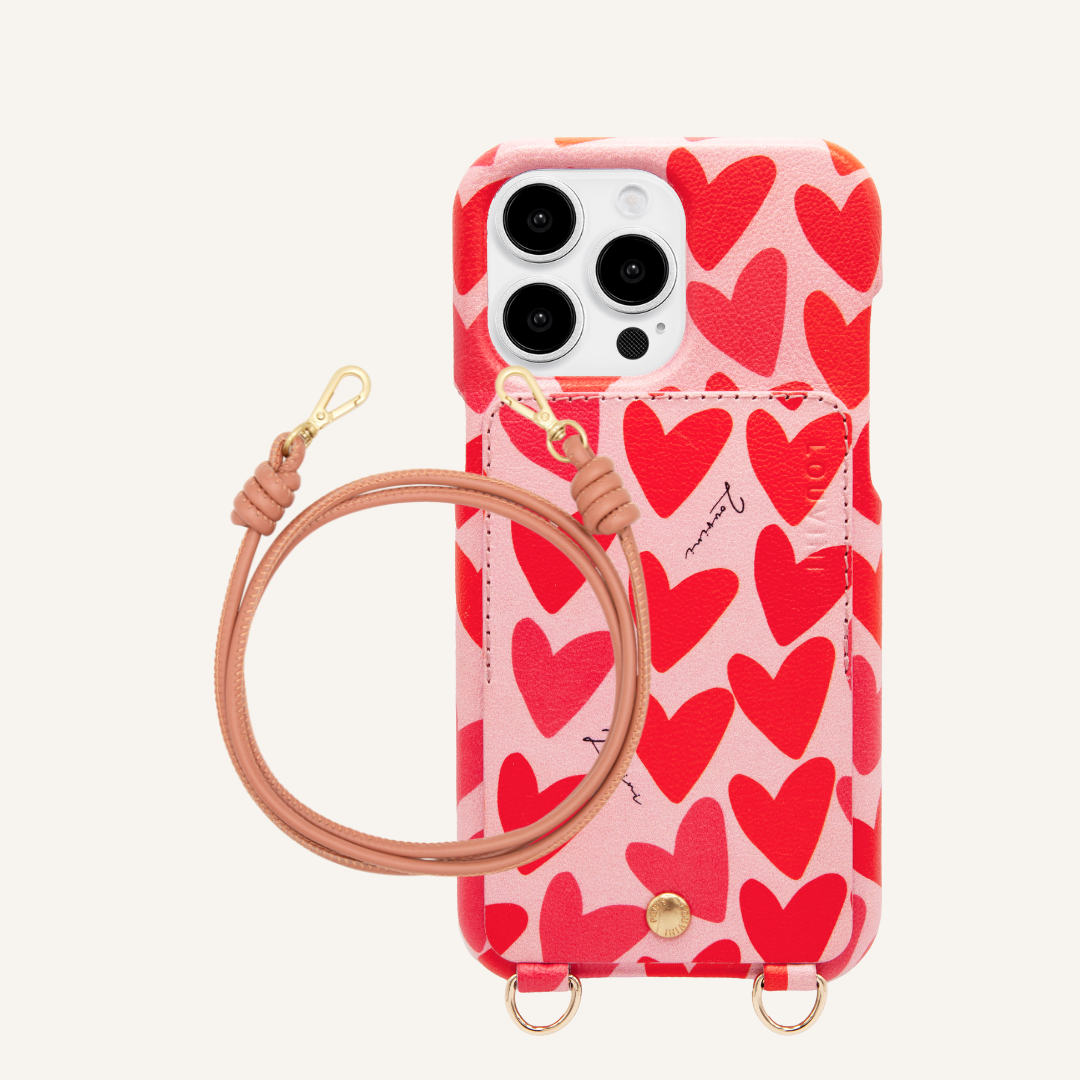 Coque iphone en cuir imprimé coeurs et cordon bandoulière en cuir vieux rose avec mousquetons dorés