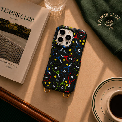 coque iphone en cuir vert foncé imprimé tennis avec raquettes et balles de tennis