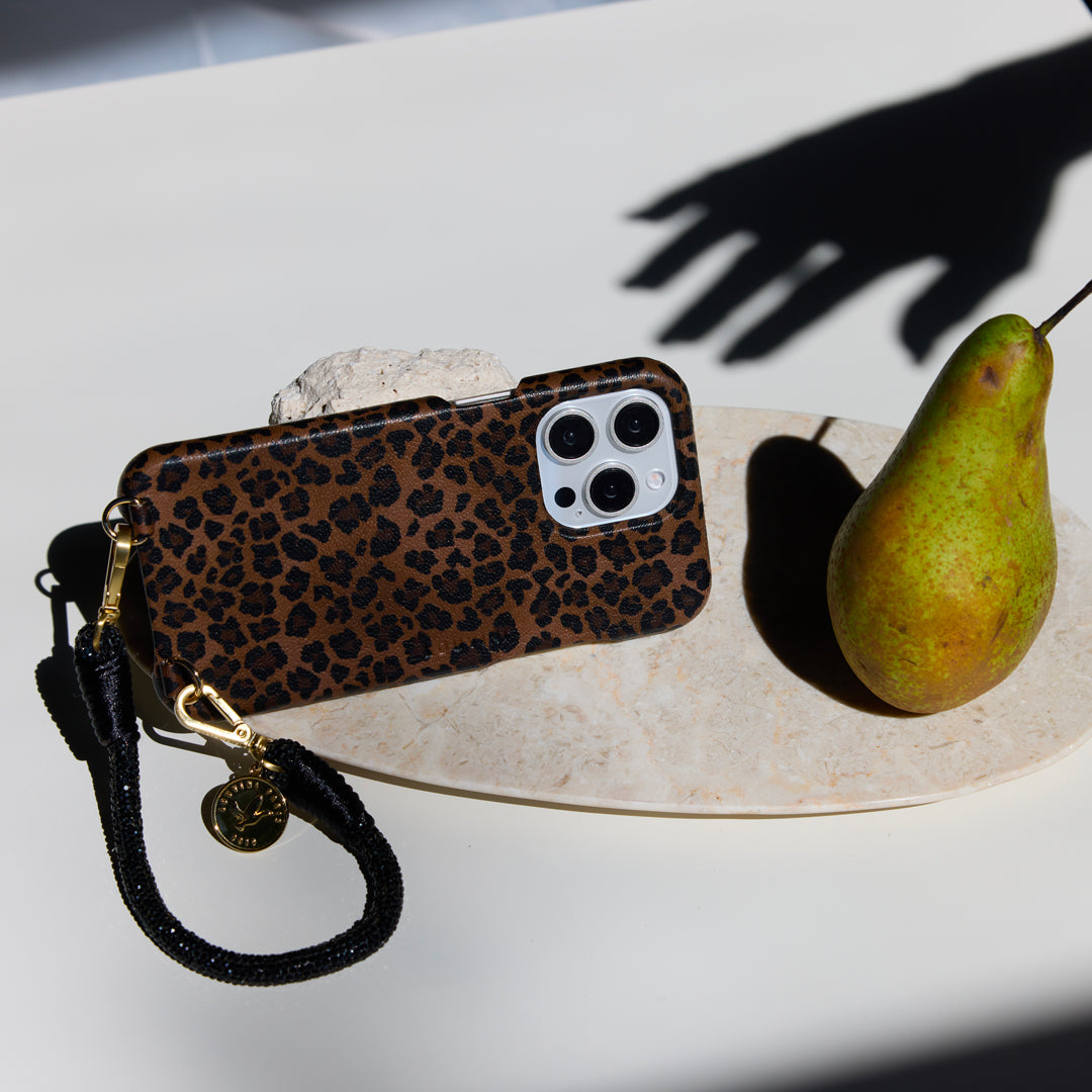 coque iphone en cuir imprimé léopard avec magsafe et anneaux et bracelet de téléphone à strass noir