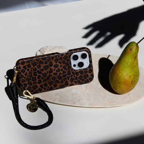 coque iphone en cuir imprimé léopard avec magsafe et anneaux et bracelet de téléphone à strass noir