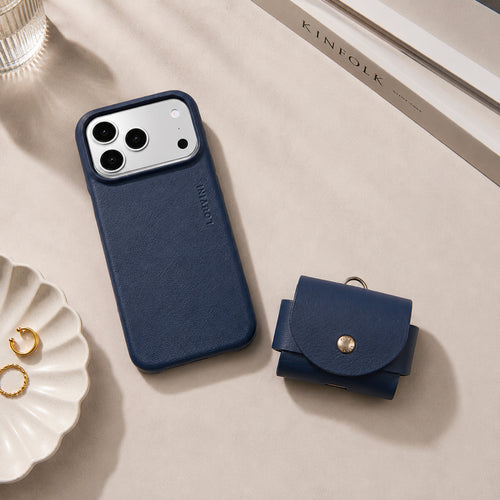 coque iphone en cuir bleu marine avec magsafe intégré et étui airpods en cuir