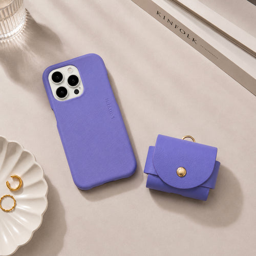 coque iphone en cuir violet avec magsafe intégré et étui airpods