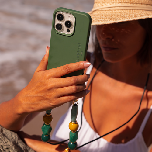 coque iphone verte avec magsafe à anneaux