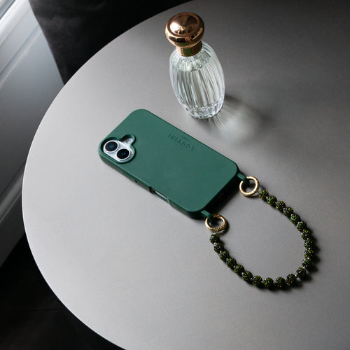 coque iphone vert olive et bracelet de téléphone vert à perles strass