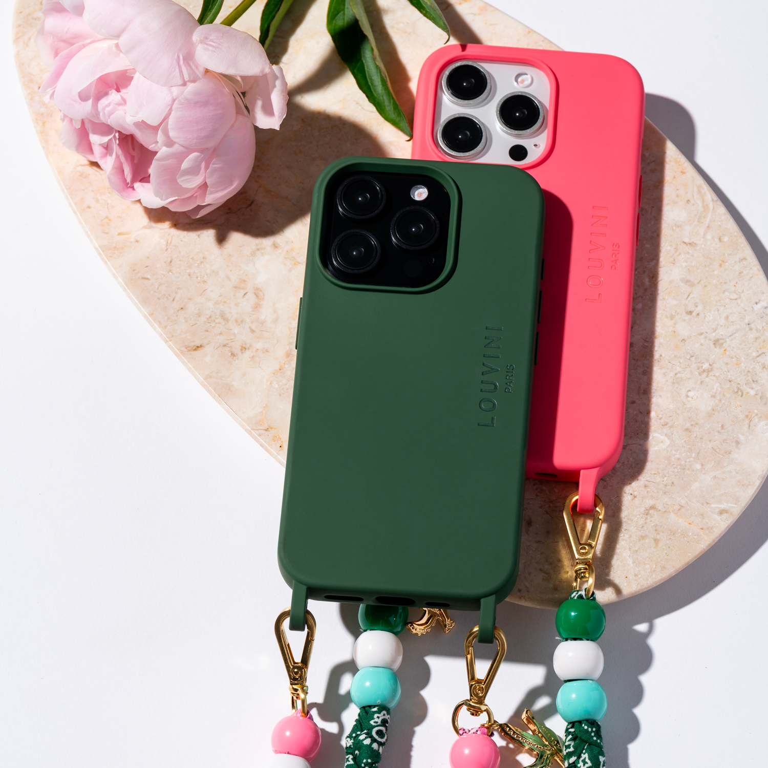 coque iphone vert olive avec anneaux et coque iphone rose avec anneaux